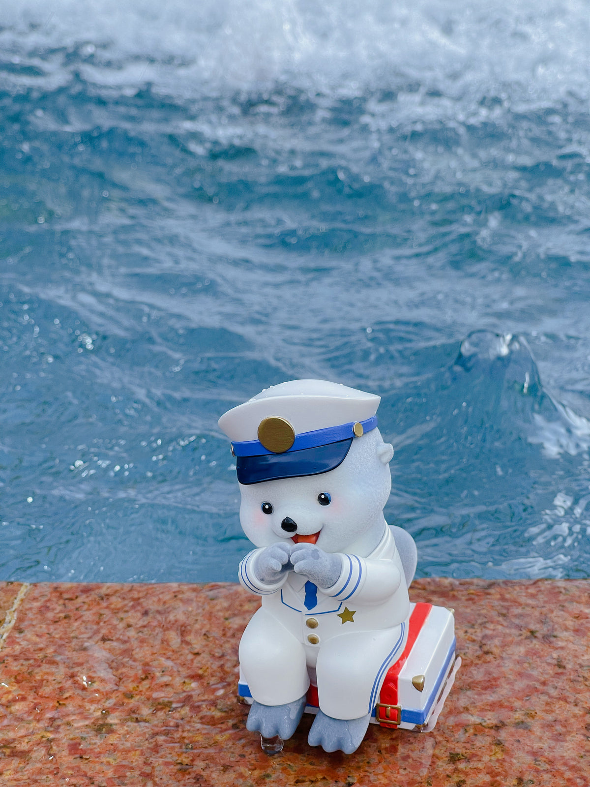 Mr. Sea otter art toy——Make a hand heart